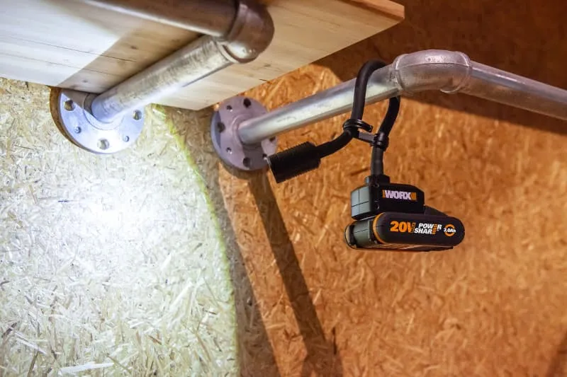 Гибкий фонарь WORX WX028 20V 300лм аккумуляторный — детальное фото